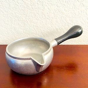 Vintage Wilton serving pot, tapered pour, black handle